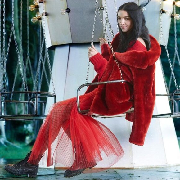 💖💥SHOWSTOPPER!💖💥 Luxurious Heavy Faux Fox Fur Coat in Red - Picture 7 of 16